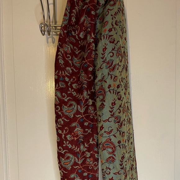 Floral scarf/shawl. Reversible Women’s Scarf - Picture 1 of 2